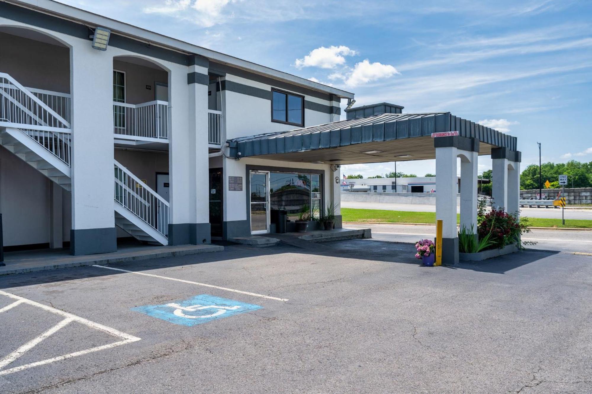 Budgetel Inns & Suites Augusta Downtown 706-945-1238 Esterno foto